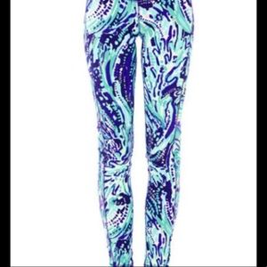 ISO of Lilly leggings in size L